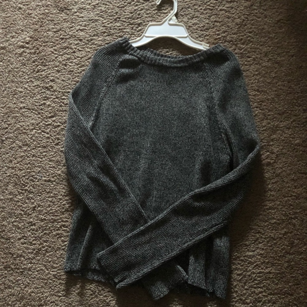 I’m selling a white & black knitted sweater